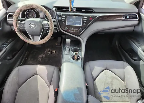 2018 Toyota Camry L z USA, uszkodzony, nr VIN 4T1B11HK9JU567072